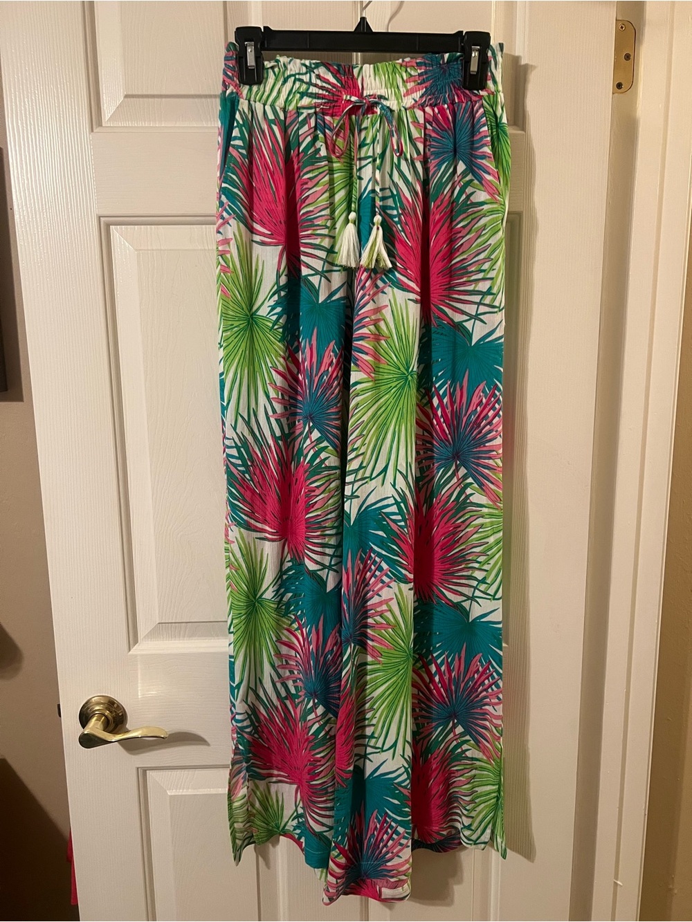 NWOT Rose + Olive Women’s Wide Leg Multicolor Tropical Print Pants Size Small